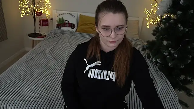 MagicPeachh  online show from 2, 1, 2025