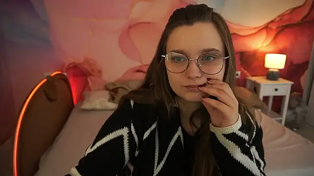 MagicPeachh  online show from 7, 10, 2025