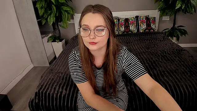 MagicPeachh  online show from 15, 10, 2025