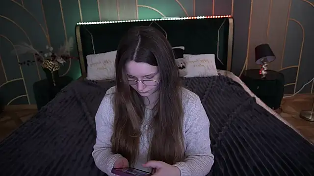 MagicPeachh  online show from 27, 11, 2025