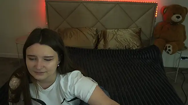 MagicPeachh  online show from 14, 5, 2026