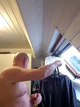 andrejoyfull64 online show from 4, 2, 2025