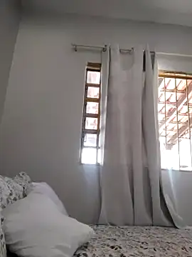 Snapshot of BrendaBittencourt chatting on 24, 2, 2025 BrendaBittencourt online show from 24, 2, 2025