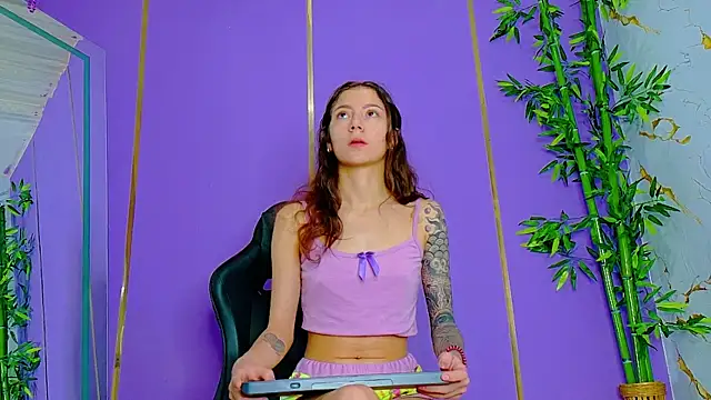 Snapshot of scarlet-jonesx chatting on 9, 10, 2025 scarlet-jonesx online show from 9, 10, 2025