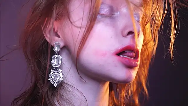 ginger hugs online show from 28, 12, 2024