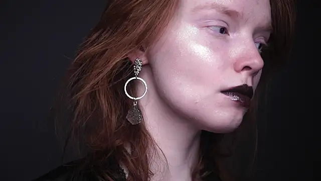 ginger hugs online show from 7, 1, 2025