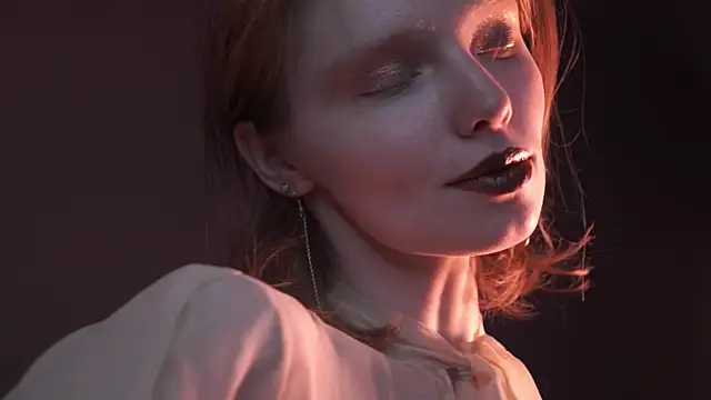 ginger hugs online show from 27, 10, 2025