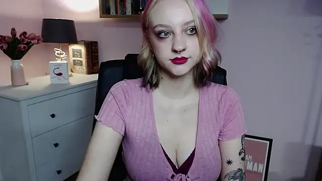 Snapshot of MadelineLust chatting on 14, 12, 2024 MadelineLust online show from 14, 12, 2024