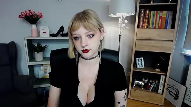 Snapshot of MadelineLust chatting on 25, 10, 2025 MadelineLust online show from 25, 10, 2025