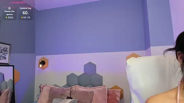 Chloe fischer  online show from 28, 10, 2025