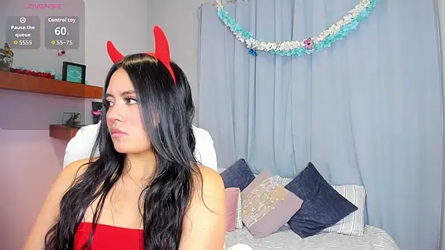Chloe fischer  online show from 30, 4, 2026