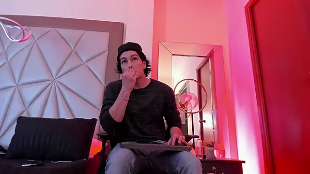 Karimferrer online show from 6, 12, 2024