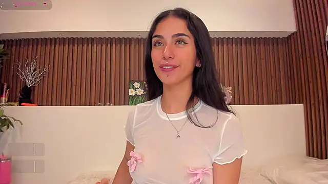 Snapshot of isabella_cooper9 chatting on 2, 12, 2024 isabella cooper9 online show from 2, 12, 2024