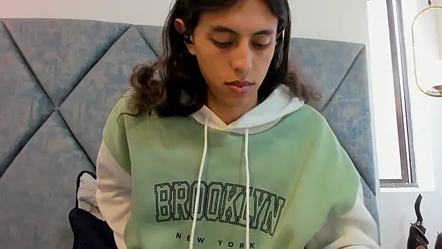 Snapshot of FreyaMoller chatting on 3, 10, 2025 FreyaMoller online show from 3, 10, 2025