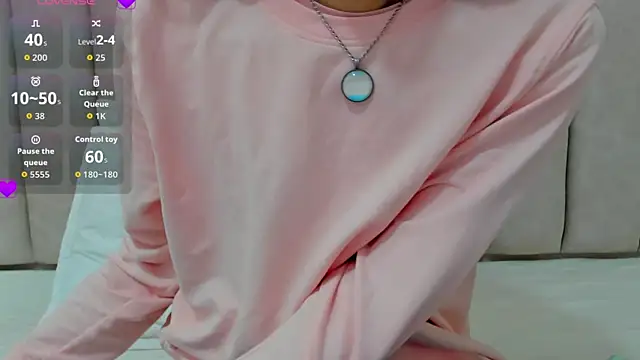 Snapshot of FreyaMoller chatting on 6, 10, 2025 FreyaMoller online show from 6, 10, 2025