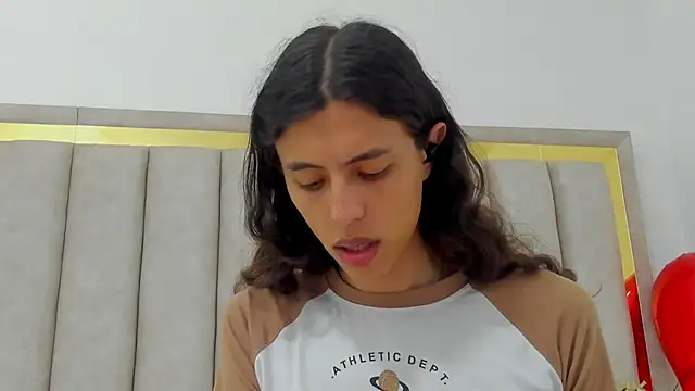 Snapshot of FreyaMoller chatting on 8, 10, 2025 FreyaMoller online show from 8, 10, 2025