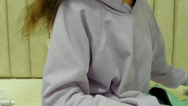 Snapshot of FreyaMoller chatting on 15, 10, 2025 FreyaMoller online show from 15, 10, 2025