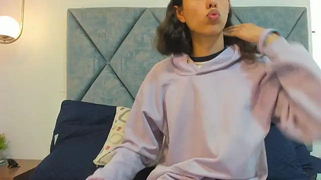 Snapshot of FreyaMoller chatting on 18, 10, 2025 FreyaMoller online show from 18, 10, 2025