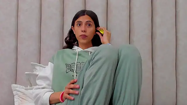 Snapshot of FreyaMoller chatting on 23, 10, 2025 FreyaMoller online show from 23, 10, 2025