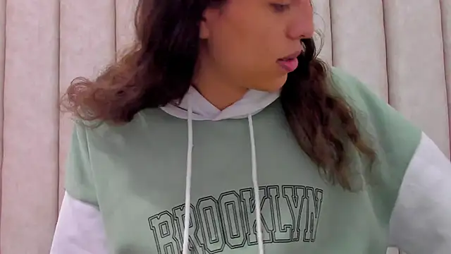 Snapshot of FreyaMoller chatting on 7, 11, 2025 FreyaMoller online show from 7, 11, 2025