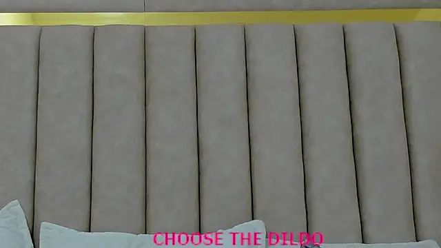 Snapshot of FreyaMoller chatting on 12, 11, 2025 FreyaMoller online show from 12, 11, 2025