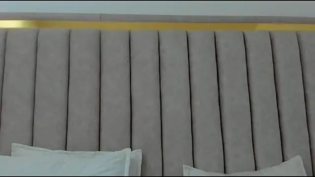 Snapshot of FreyaMoller chatting on 4, 12, 2025 FreyaMoller online show from 4, 12, 2025