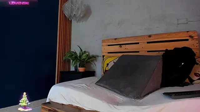 french sexx online show from 19, 12, 2024