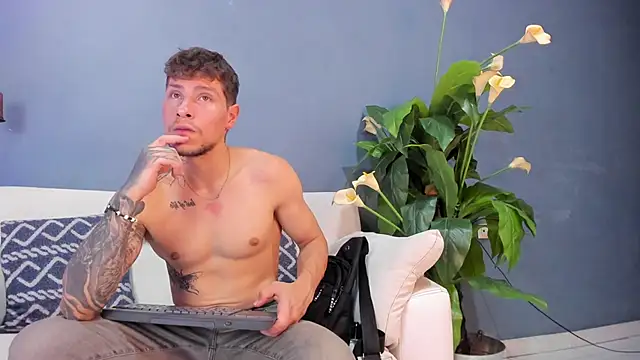 Snapshot of french_sexx chatting on 3, 10, 2025 french sexx online show from 3, 10, 2025