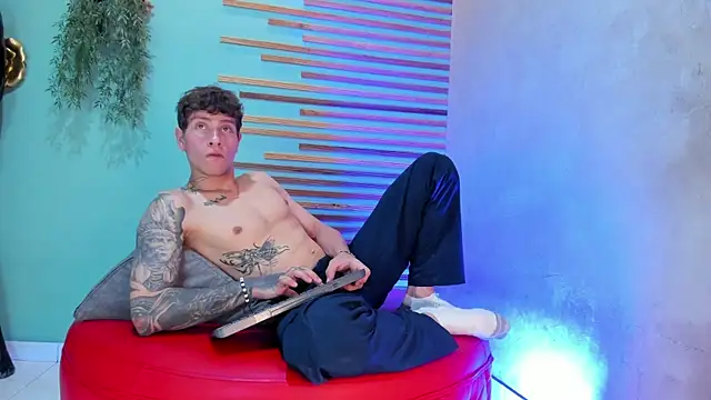 Snapshot of french_sexx chatting on 8, 11, 2025 french sexx online show from 8, 11, 2025