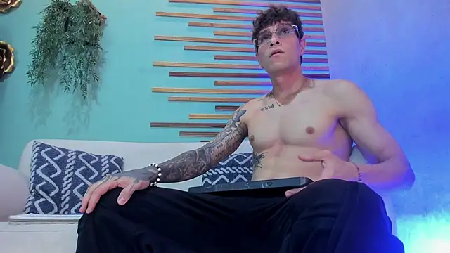 Snapshot of french_sexx chatting on 25, 11, 2025 french sexx online show from 25, 11, 2025