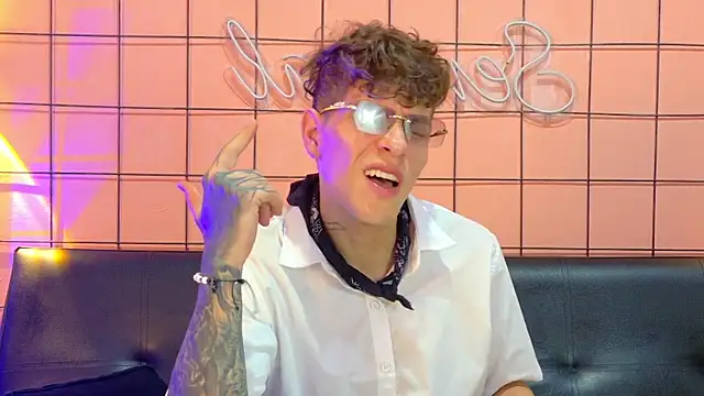 Snapshot of french_sexx chatting on 10, 1, 2026 french sexx online show from 10, 1, 2026