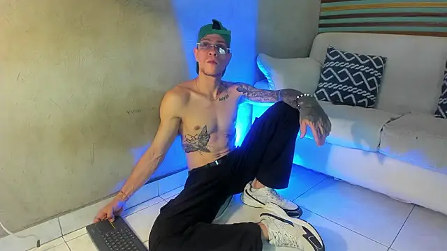 Snapshot of french_sexx chatting on 15, 2, 2026 french sexx online show from 15, 2, 2026