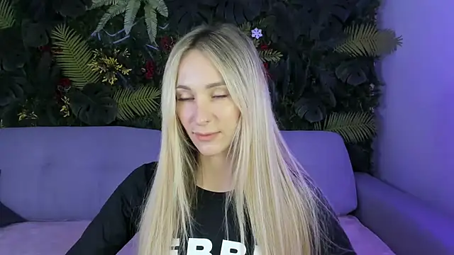 Snapshot of Horny_Blond chatting on 20, 10, 2025 Horny Blond online show from 20, 10, 2025