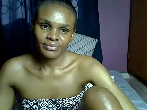 Snapshot of Queen_petite_ chatting on 1, 10, 2025 Queen petite  online show from 1, 10, 2025