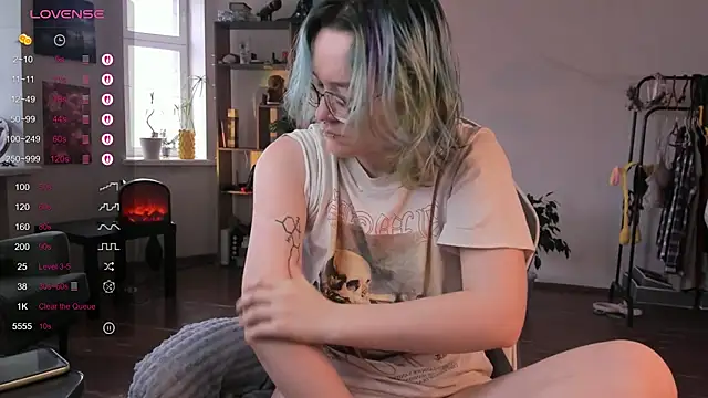 Snapshot of alisahug chatting on 7, 10, 2025 alisahug online show from 7, 10, 2025