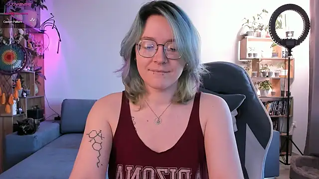 Snapshot of alisahug chatting on 13, 10, 2025 alisahug online show from 13, 10, 2025