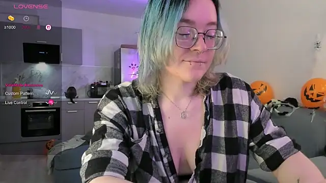 Snapshot of alisahug chatting on 27, 10, 2025 alisahug online show from 27, 10, 2025