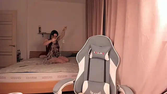 Snapshot of alisahug chatting on 30, 11, 2025 alisahug online show from 30, 11, 2025