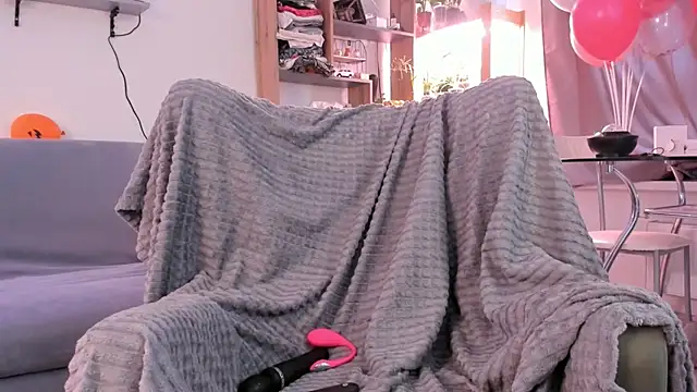 Snapshot of alisahug chatting on 3, 12, 2025 alisahug online show from 3, 12, 2025