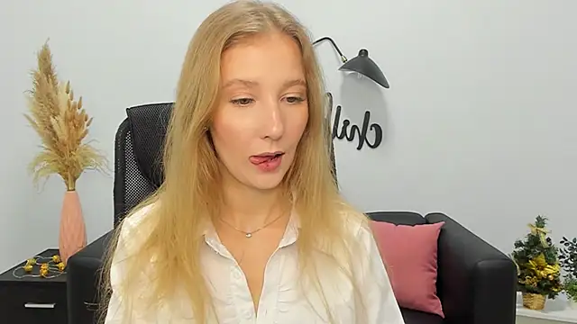 LolaWilsons online show from 24, 12, 2024