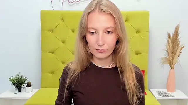 Snapshot of LolaWilsons chatting on 5, 6, 2026 LolaWilsons online show from 5, 6, 2026