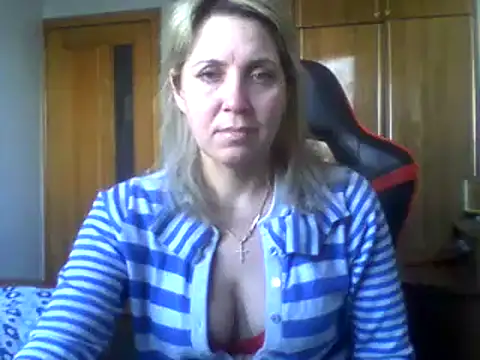 Snapshot of IrinaB1 chatting on 4, 1, 2025 IrinaB1 online show from 4, 1, 2025