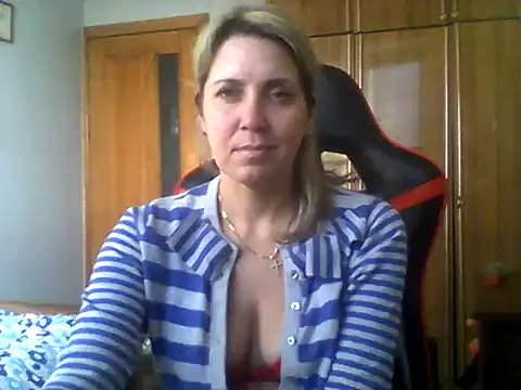 Snapshot of IrinaB1 chatting on 4, 1, 2025 IrinaB1 online show from 4, 1, 2025