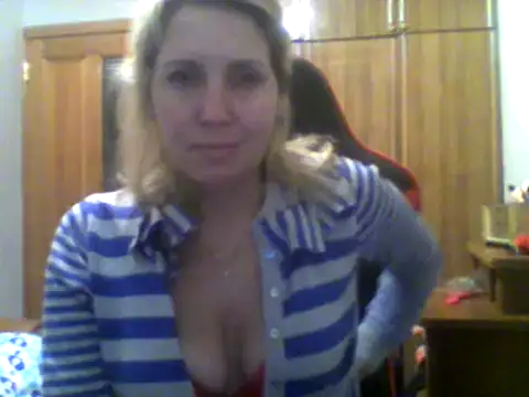 Snapshot of IrinaB1 chatting on 4, 1, 2025 IrinaB1 online show from 4, 1, 2025