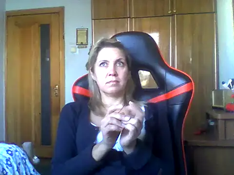 Snapshot of IrinaB1 chatting on 5, 1, 2025 IrinaB1 online show from 5, 1, 2025