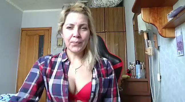 Snapshot of IrinaB1 chatting on 22, 2, 2025 IrinaB1 online show from 22, 2, 2025