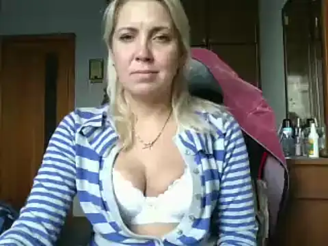 Snapshot of IrinaB1 chatting on 5, 10, 2025 IrinaB1 online show from 5, 10, 2025