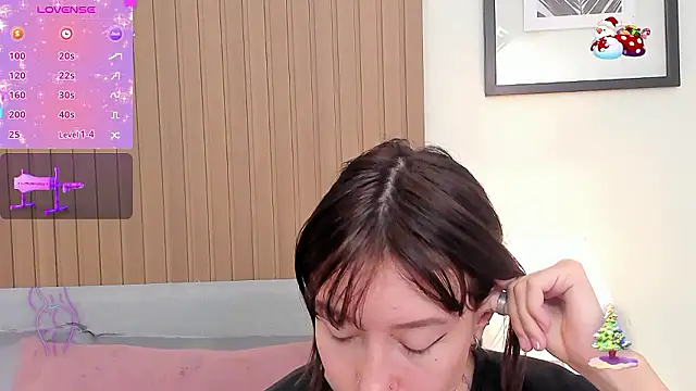 Snapshot of lizzy_davis_1 chatting on 5, 12, 2024 lizzy davis 1 online show from 5, 12, 2024