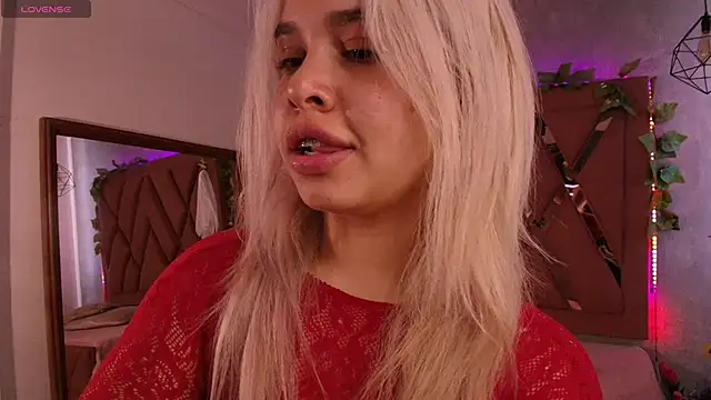 Snapshot of Haelycute chatting on 21, 10, 2025 Haelycute online show from 21, 10, 2025