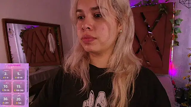 Snapshot of Haelycute chatting on 25, 10, 2025 Haelycute online show from 25, 10, 2025